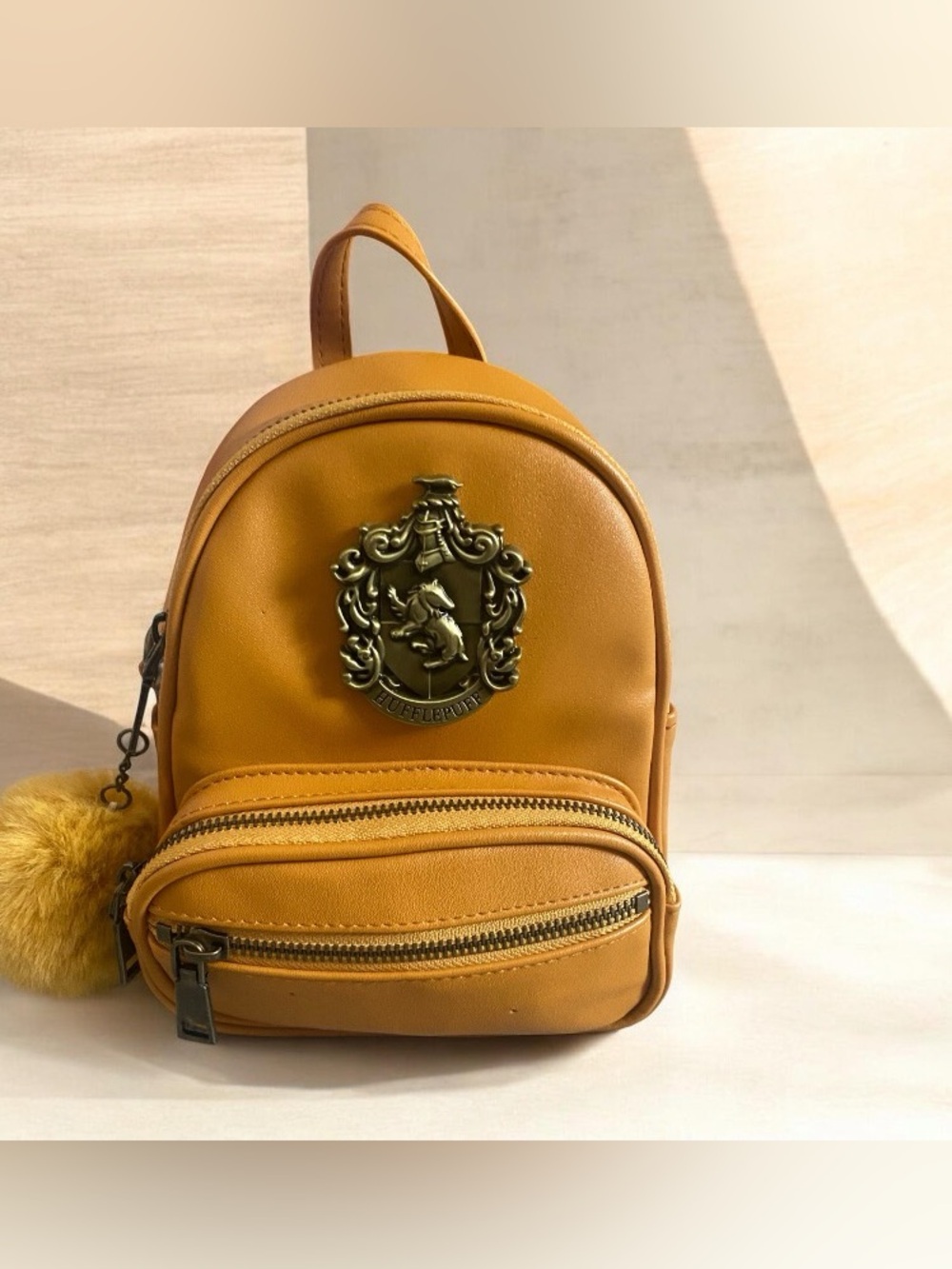 Universal studios wizarding world harry potter Hufflepuff crest mini backpack